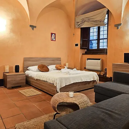 Apartment Casa Giovanna - Piazza San Michele Studio!